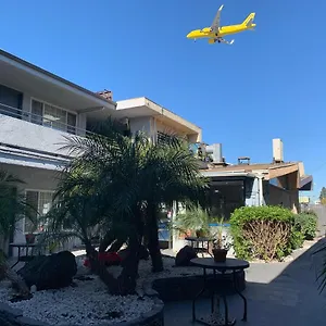 Skyways מלון